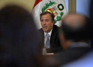Canciller mexicano llama al diálogo “incluyente” en su visita por Venezuela