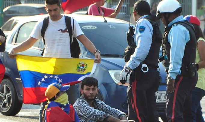 Siguen las protestas, reina la intolerancia y la represión