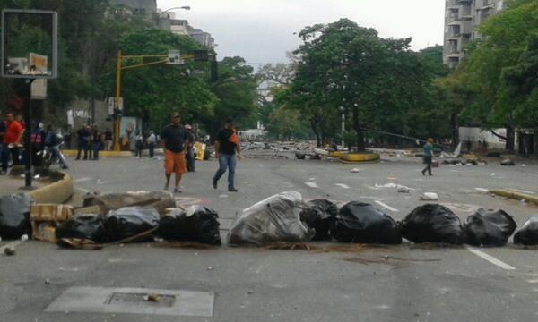 No hay paso en El Cafetal este #7A (Fotos)