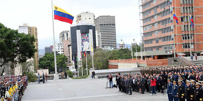 Izan Bandera Nacional en actos conmemorativos del 19 de abril