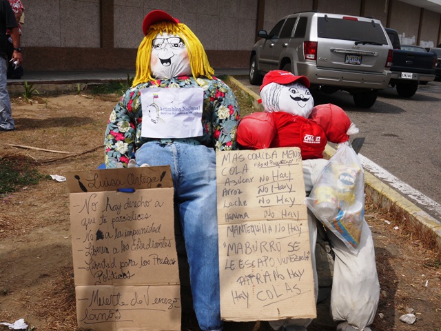 Guanipa: No estamos quemando personas sino las instituciones venezolanas que deben renacer