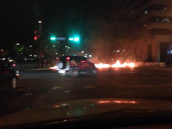 Prenden barricada en Altamira #30A (Fotos)