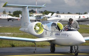 Primer vuelo del E-Fan, el avión eléctrico de Airbus (Foto)