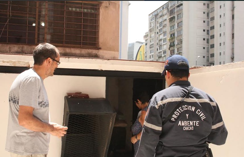 Protección Civil y Ambiente Chacao inspecciona edificaciones para reducir riesgos