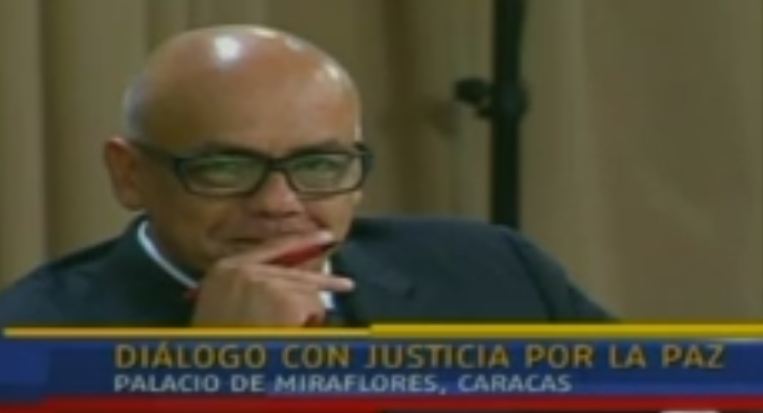 ¿De qué se ríe Jorge Rodríguez en pleno diálogo? (Video)