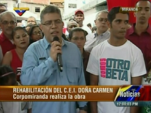 Jaua: En los barrios venezolanos no hay barricadas ni violencia (Videos)