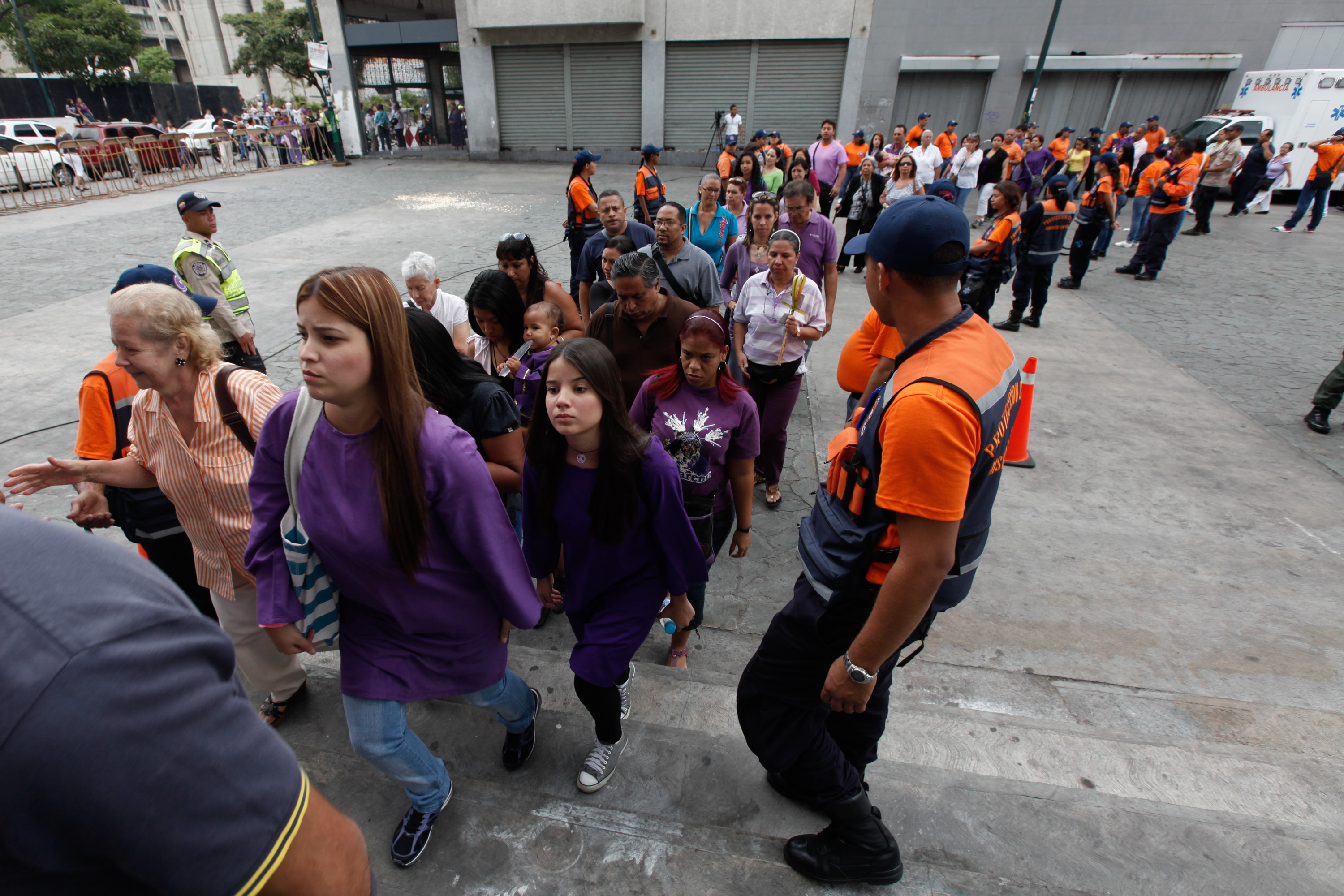 En Fotos: Despliegue de seguridad en el templo de Santa Teresa