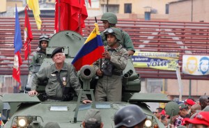 A punta de billete: Militares venezolanos han recibido 505 % de aumento desde 1999