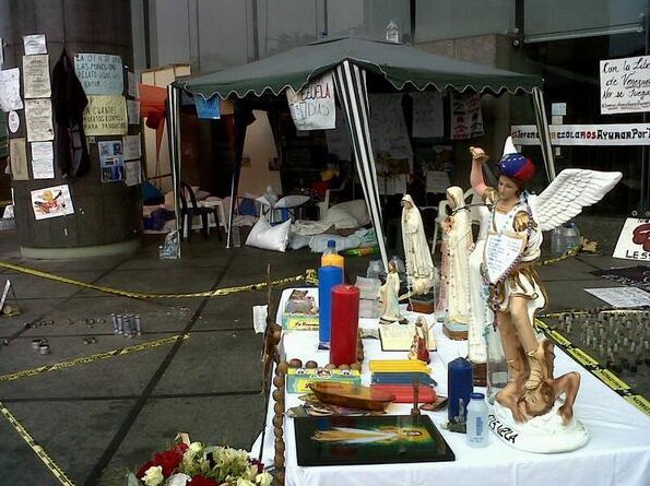 Continúa protesta frente al PNUD #15A (Foto)