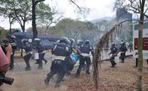 EN FOTOS: Recrudece la represión contra estudiantes en la UCV este #3A