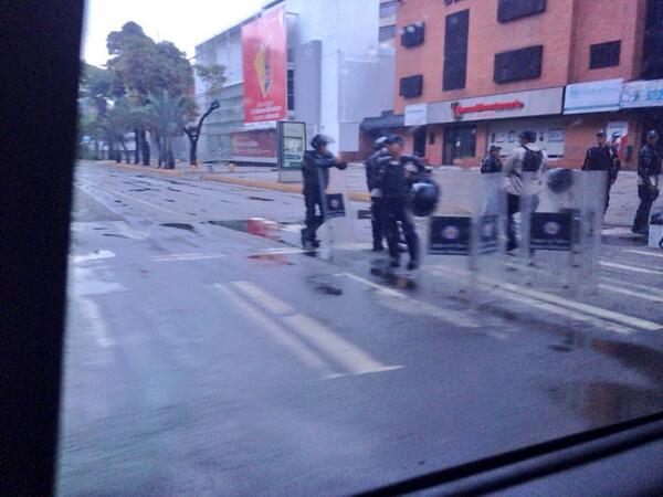 Cerrada la Av principal de las Mercedes por la PNB este #8M (Fotos)