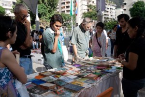 Cambalache de Libros usados toma nuevamente la Plaza Los Palos Grandes