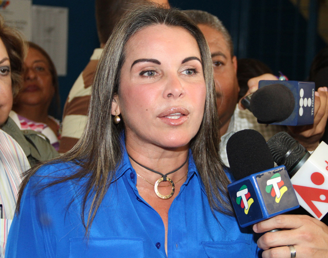 Eveling de Rosales: Los venezolanos tienen derecho a convertirse en propietarios de sus viviendas