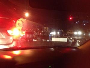 Gandola de gas no permite el paso en la autopista Prados del Este  (Fotos)