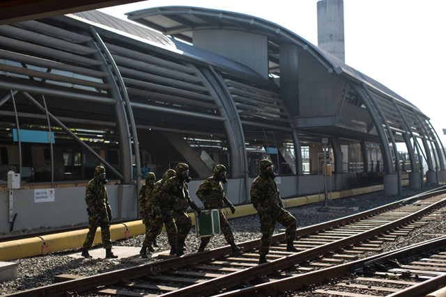 Rio de Janeiro hace simulacro de ataque radioactivo en el metro antes del Mundial