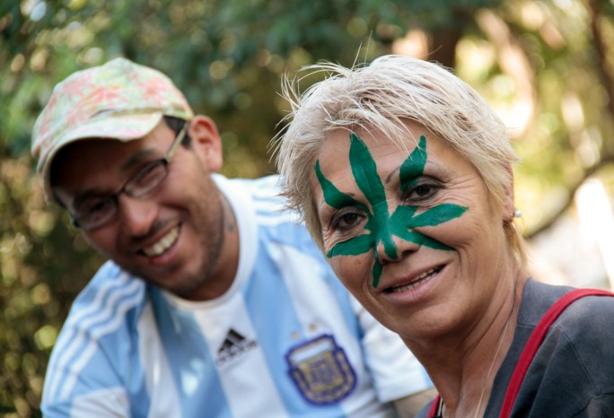 Multitud argentina pide la legalización al cultivo de Marihuana