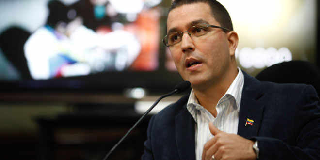 Arreaza exhorta a los empresarios a que no le teman a las fiscalizaciones