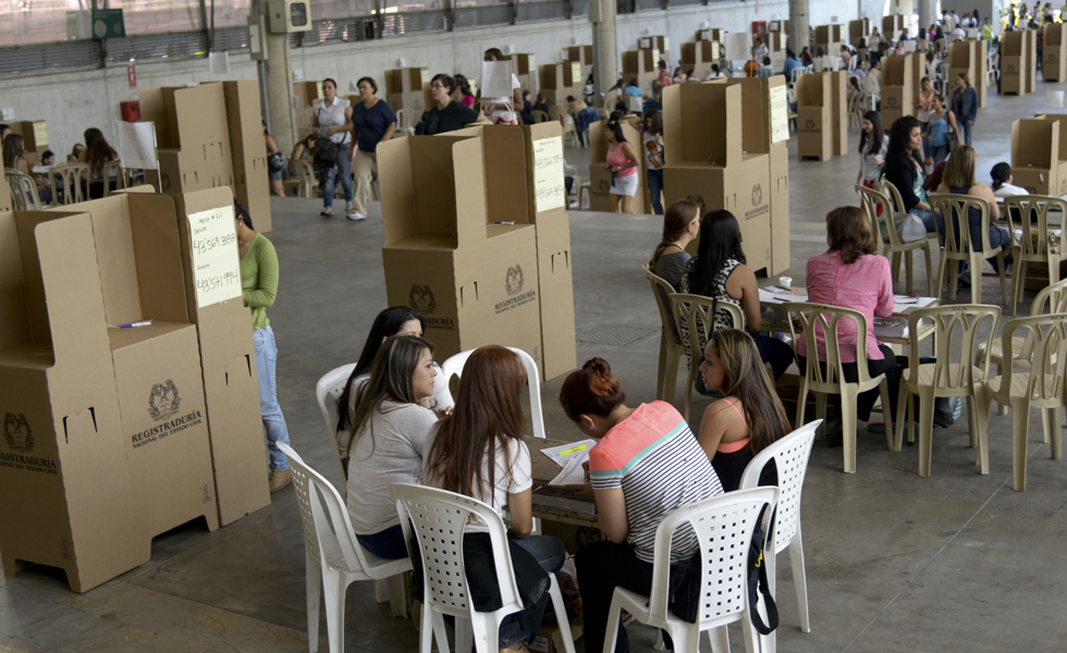 Con la paz en la mira colombianos eligen nuevo presidente