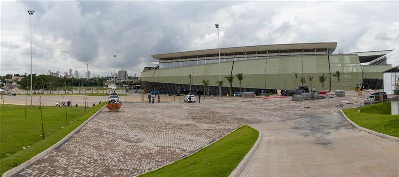 Paralizan obras en estadio mundialista tras accidente mortal