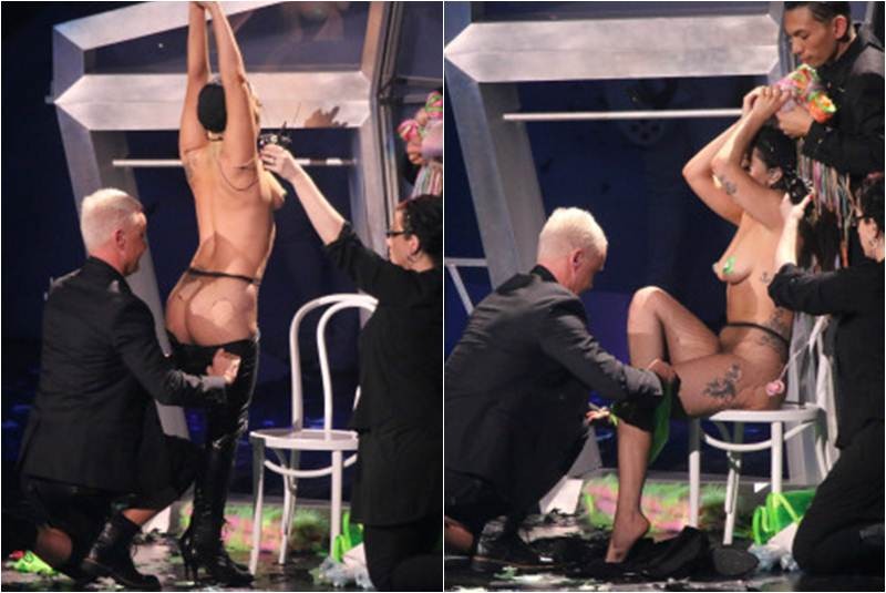 Lady Gaga se desnuda en pleno escenario (Foto)