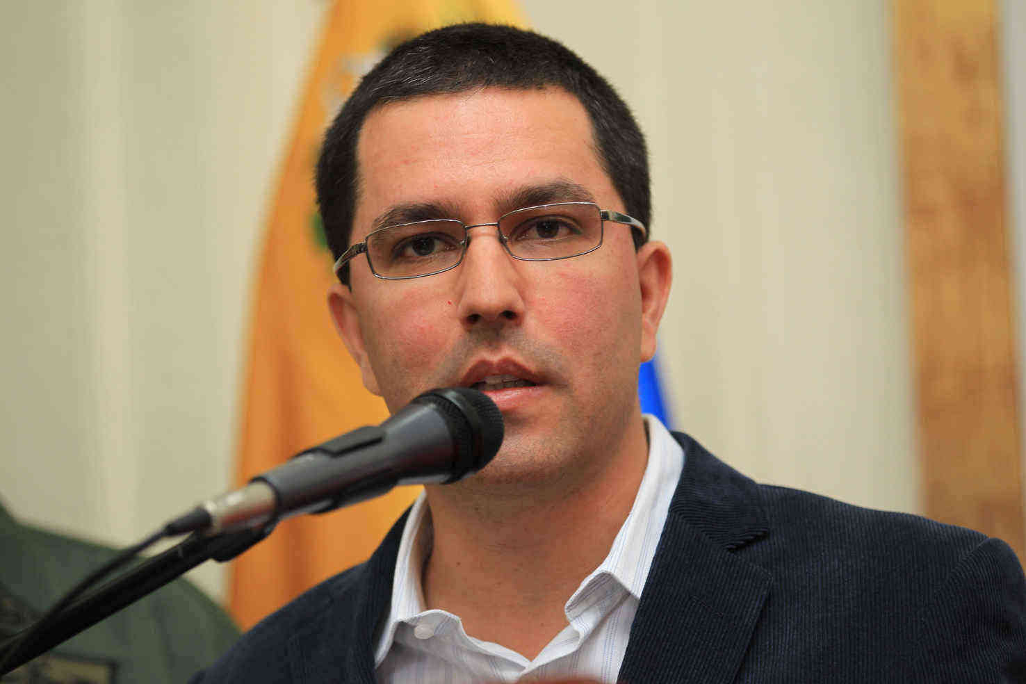 ¿Es esta la irresponsable respuesta de Jorge Arreaza a Lilian Tintori por la seguridad de los senadores? (FOTO)