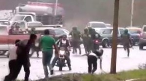 Ahora son los chamos camisa beige quienes hacen correr a la GNB en Táchira (Video)