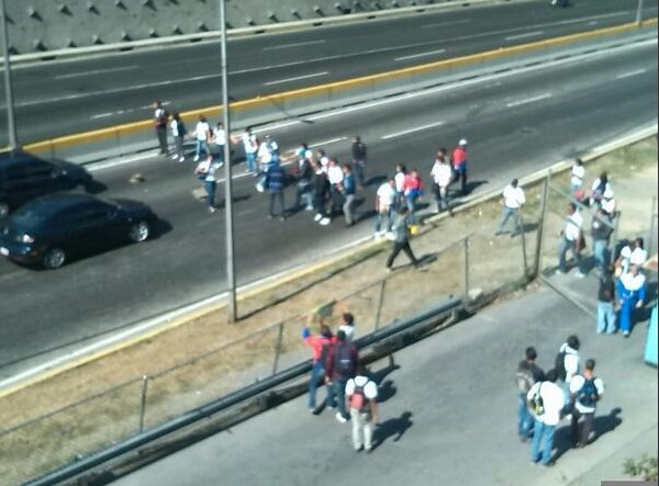 Dos protestas de distintas universidades trancaron la Panamericana #26M (Fotos)