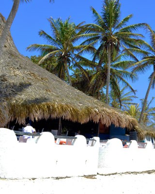 Ratifican desalojo de locales en playa El Agua