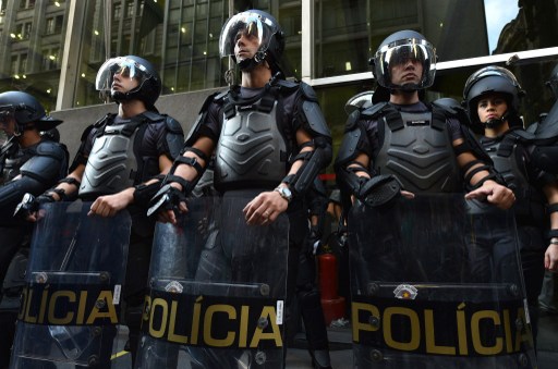 Policía lanza gases, balas de goma para dispersar a manifestantes antiCopa en Sao Paulo