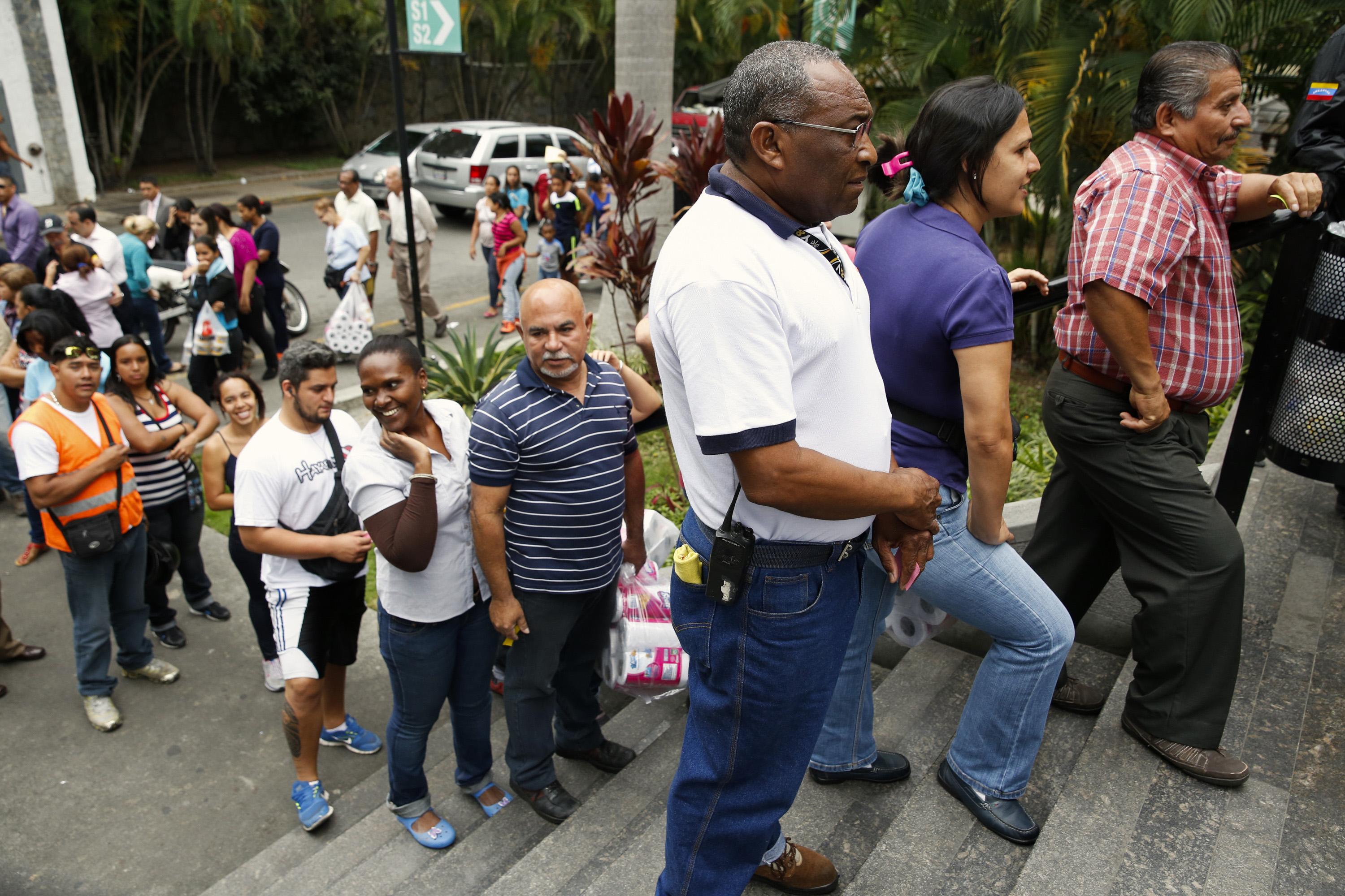 Este es el día a día en Venezuela (Fotos + Colas)