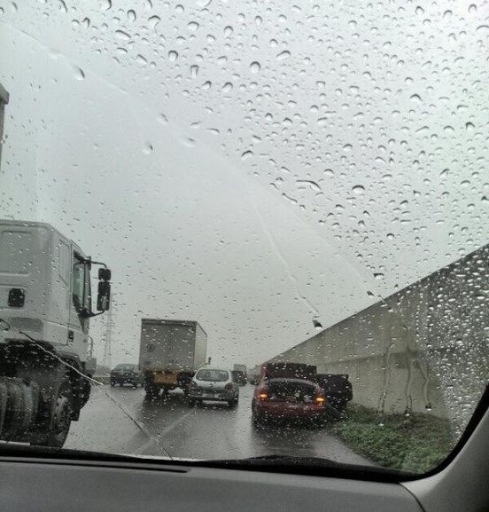 Lluvia y accidentes en la ARC generan fuerte cola (Fotos)