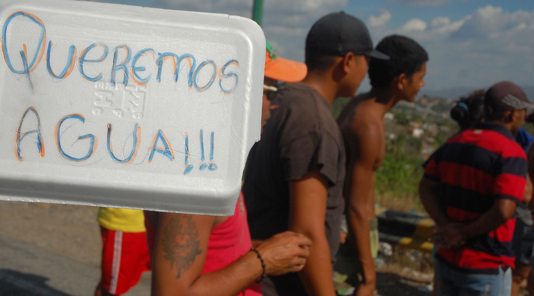 Por segundo día trancada la carretera nacional Güigüe-Valencia por protestas