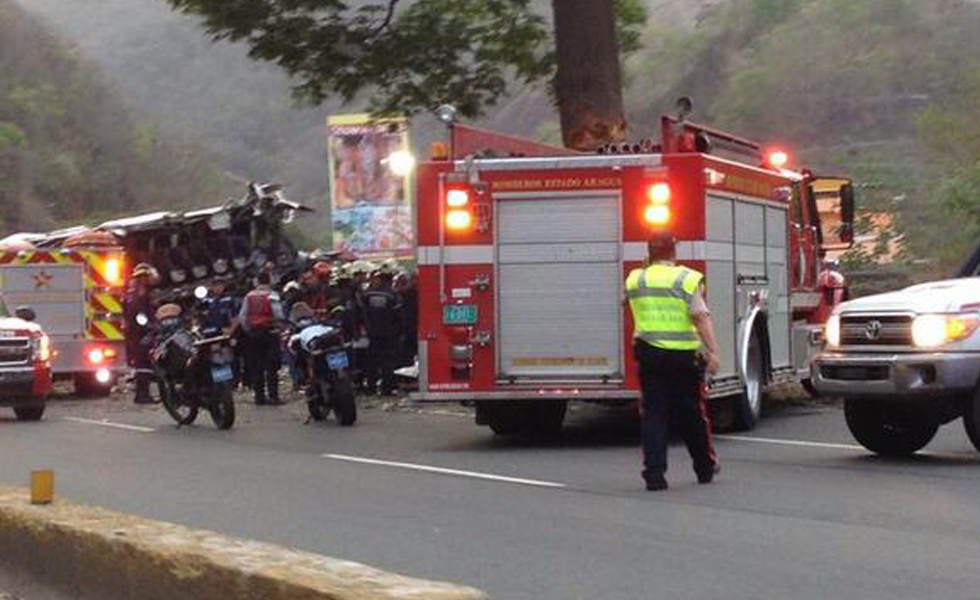 Aumenta a 20 los fallecidos por accidente en la ARC (Fotos y videos)