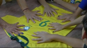 La familia de seis dedos: el nuevo talismán de Brasil (Video)
