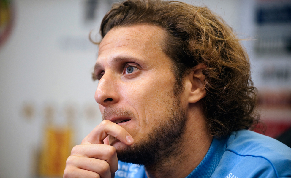 Forlán se reincorpora al entrenamiento después de problemas estomacales (Fotos)