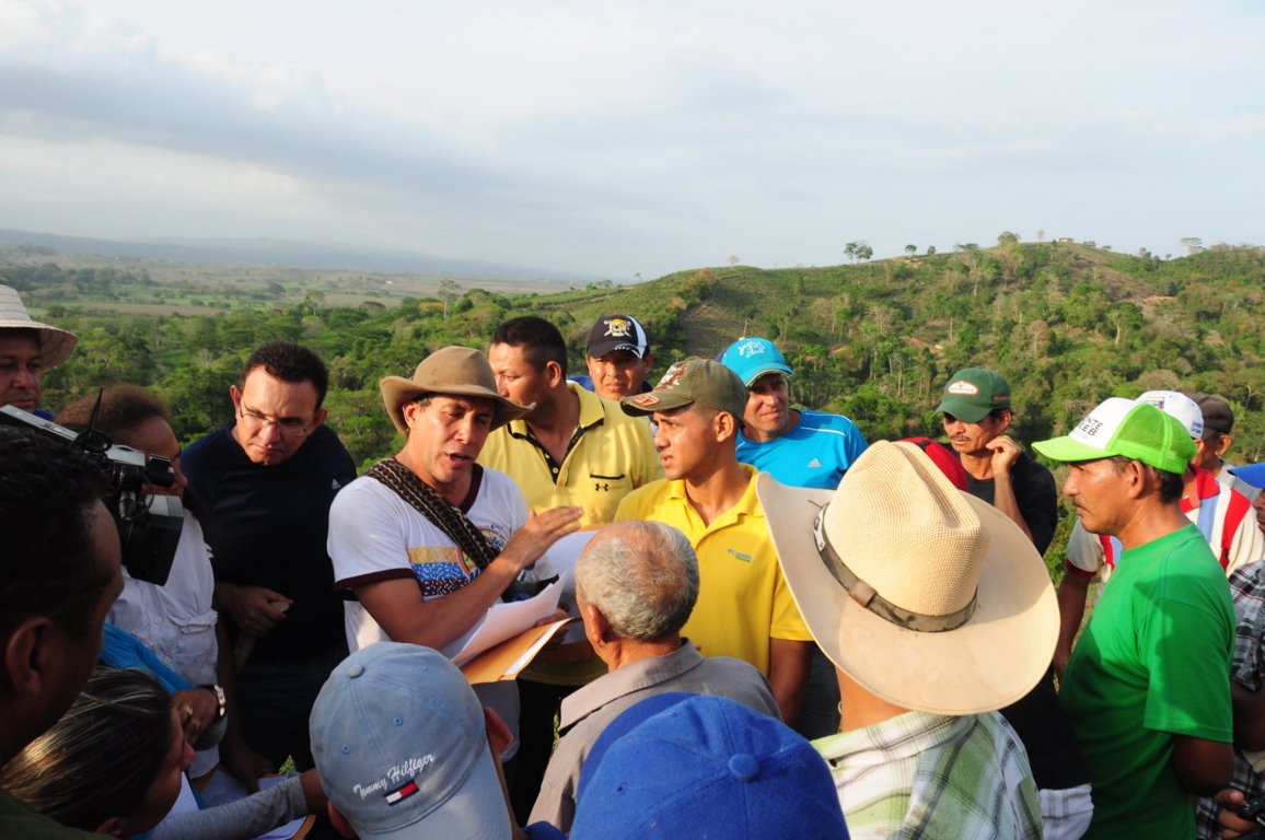 Henri Falcón visitó zonas rurales en Lara