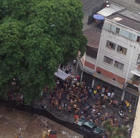 PNB detuvo a una ciclista nudista que estaba en la plaza La Concordia