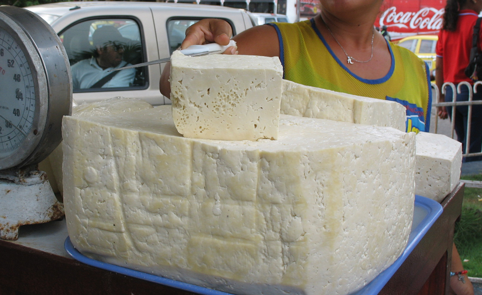 Gobierno debe 30 millones de dólares a industriales del queso