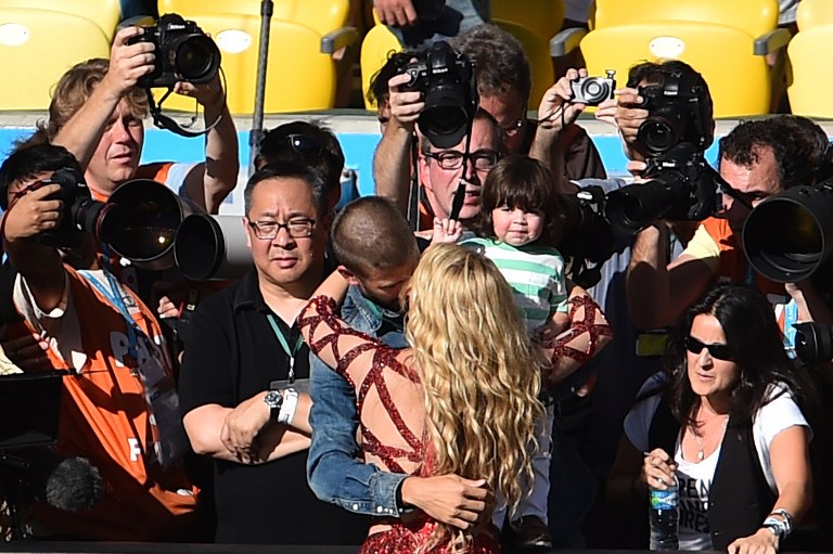 Piqué regresó al Maracaná para besar a Shakira y ver sus curvas (Fotos)
