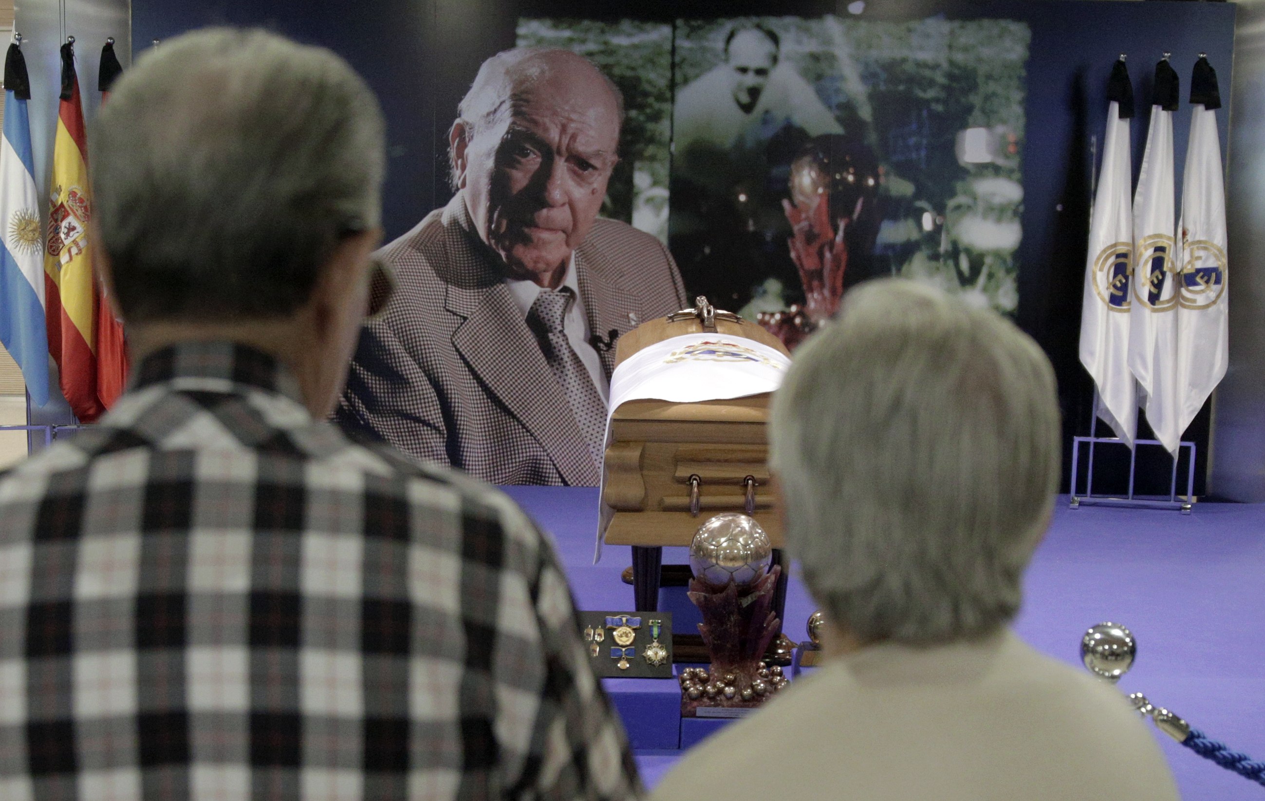 Una multitud despide a Di Stéfano en estadio del Real Madrid (Fotos)