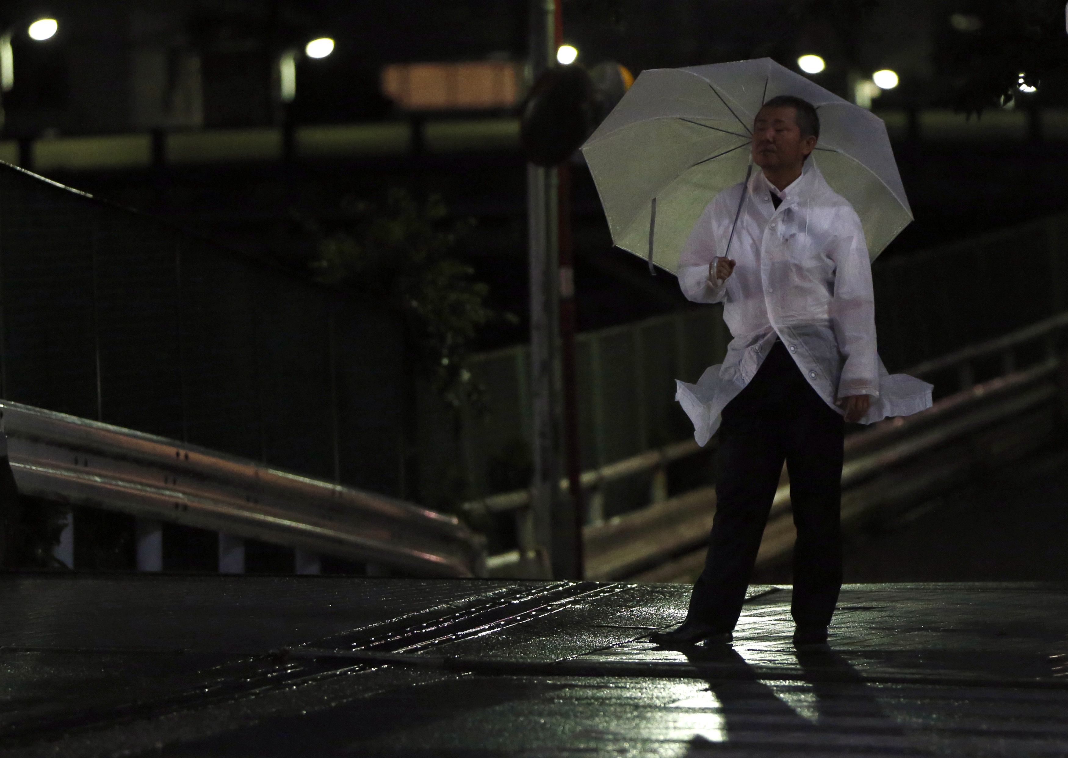 El tifón Neoguri se dirige hacia Tokio