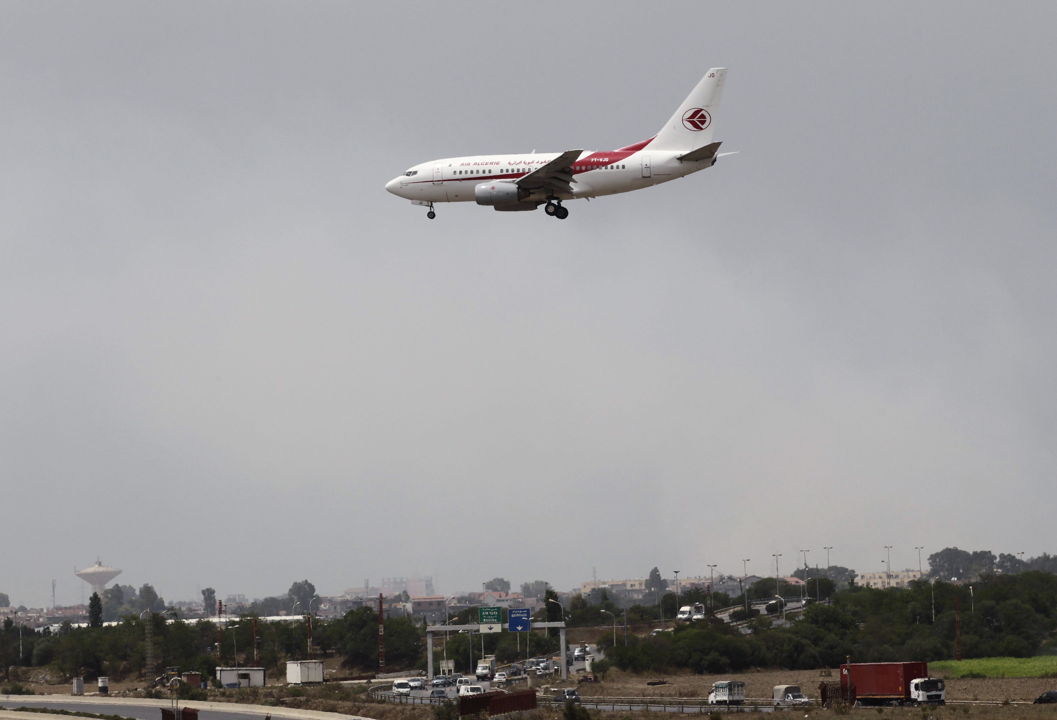 Localizan restos del avión de Air Algérie en Mali