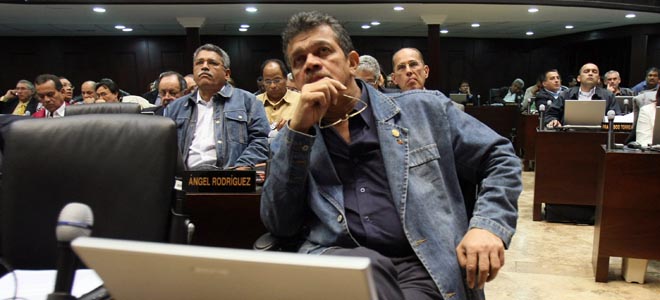 Diputado Earle Herrera quiere ver a Shakira y Juanes pronunciarse por Palestina