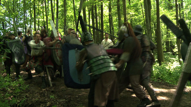 Guerreros con hachas de espuma (Video)