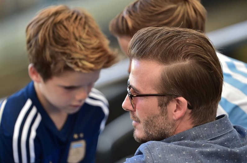 Beckham y sus hijos en el Maracaná apoyando a Argentina (Fotos)
