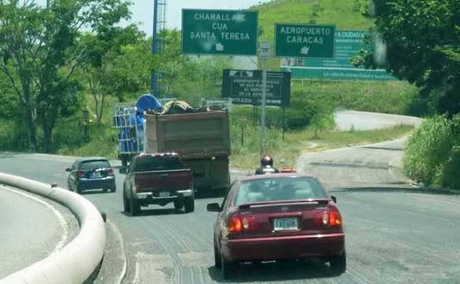 Un fallecido por colisión de vehículos en la vía Charallave-Caracas