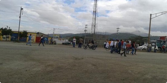 Obreros volvieron a protestar por falta de materiales de construcción