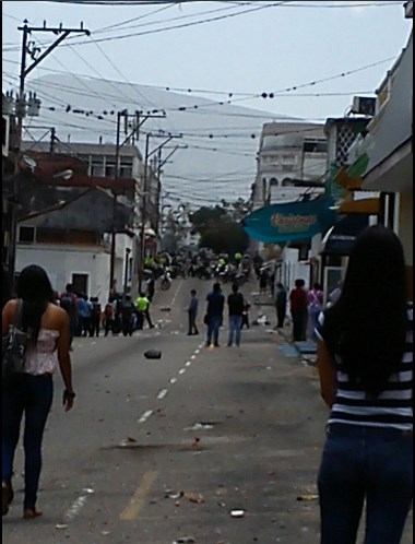 Represión y heridos en la Ucat este #3Jul (Fotos)