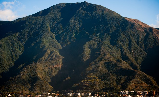 Bomberos rescatan a tres personas que se habían extraviado en El Avila