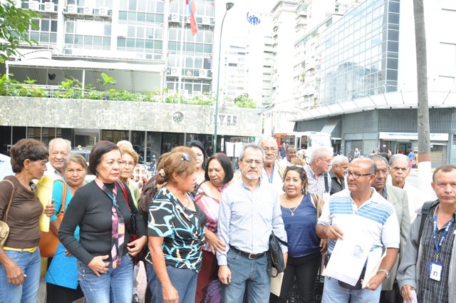 Jubilados del Seguro Social protestan por incumplimiento de pagos